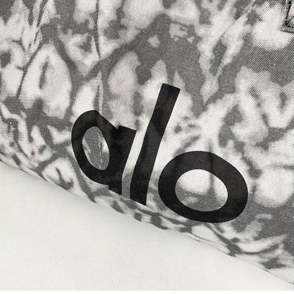 ALO Yoga Grey Tie-Dye Iconic Shopper Tote Gym Bag - Picture 4 of 4